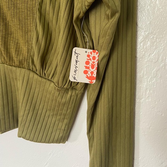 Free People Movement Mock Neck Olive Green Hoodie NWT Size M Brand New - Picture 2 of 4